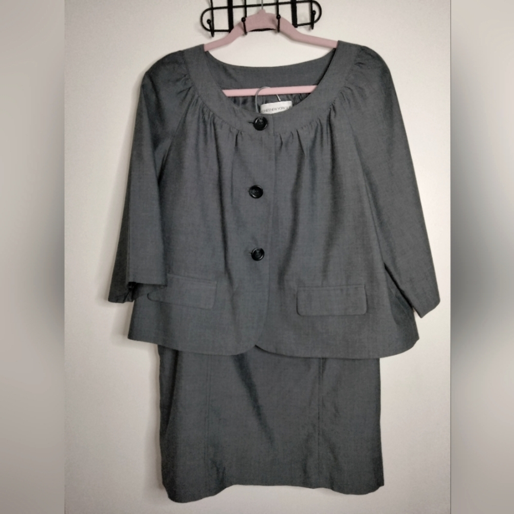 Jones New York (Sz 10) Gray (2PC) Button 3/4 Sleeve Top & Pencil Skirt Suit Set